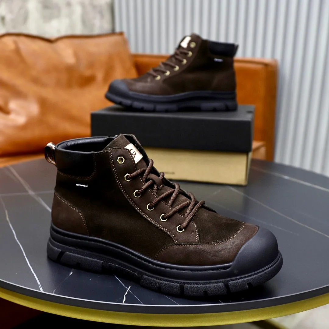 Ex-factory price: 640💰Thick wool imported from Australia Brand: UGG genuine purchasing agent Size: 38-44 Grade: Official website 1:1 Material: First layer of genuine leather waterproof and antifreeze upper Real wool lining Original non-slip soft wear-resistant outsole Style category: Men's casual shoes Trendy style Comfortable on the feet Color: Official website color synchronization